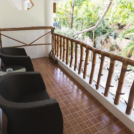 Evolution Dive And Beach Resort Малапаскуа Айлънд Екстериор снимка