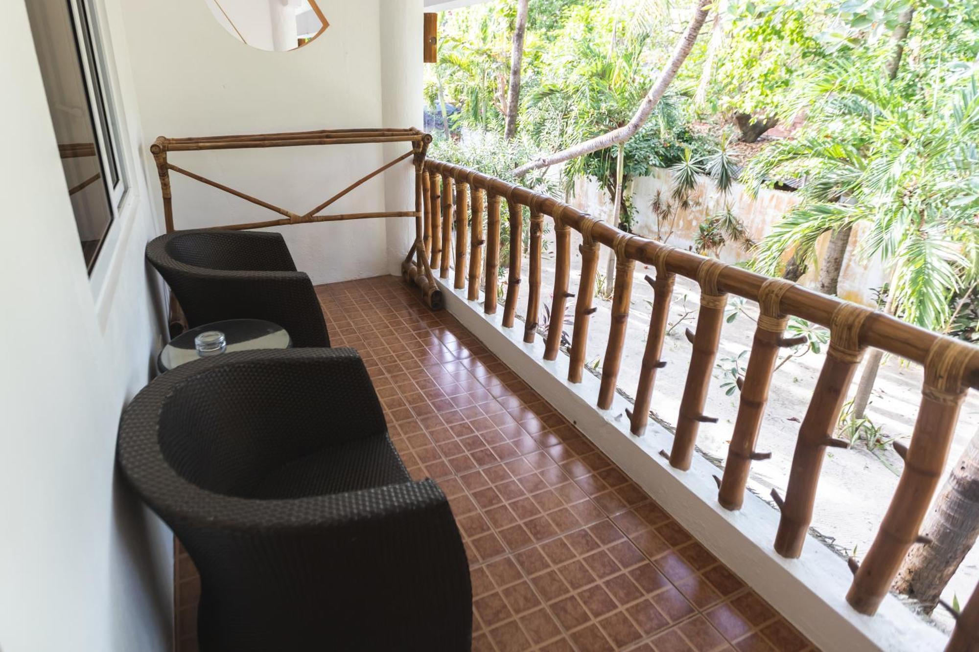 Evolution Dive And Beach Resort Малапаскуа Айлънд Екстериор снимка